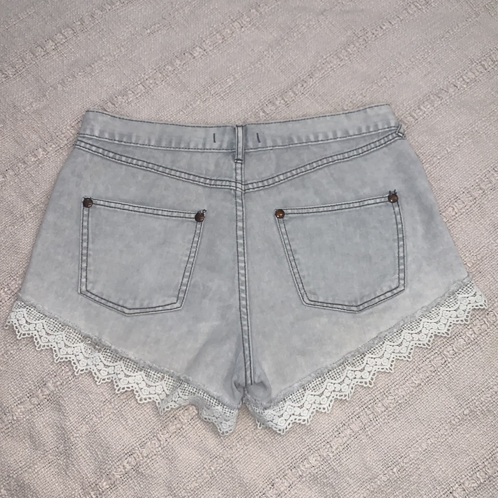 Free People shorts w/ lace crotchet design W 28